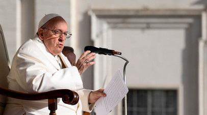 Папу Римского положили в больницу из-за респираторной инфекции