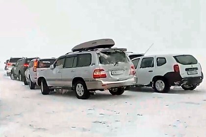 Десятки застрявших в Заполярье в обледенелых автомобилях россиян спасли