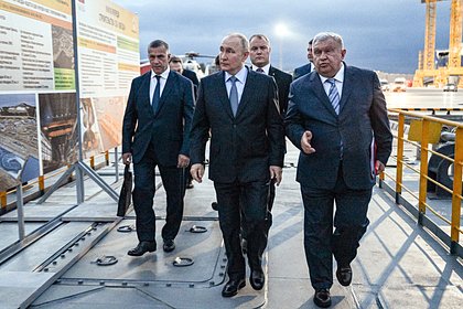 Путин принял участие в церемонии имянаречения арктических танкеров