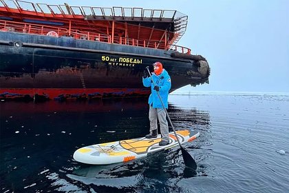 Россиянин впервые в истории прокатился на сапсерфе на Северном полюсе