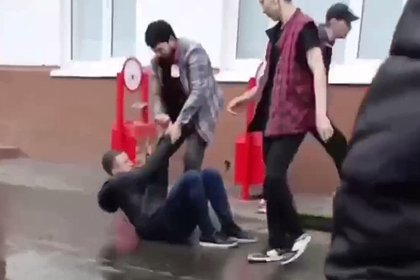 В Москве сотрудники алкомаркета жестоко избили посягнувшего на сухарики мужчину
