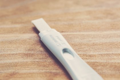 Малышева призвала мужчин сдавать тест на беременность
