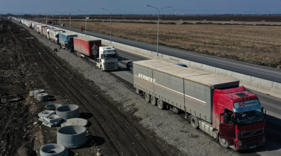 Неизвестные перекрыли въезд грузового транспорта с Украины в Словакию