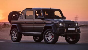 Один из 99 эксклюзивных внедорожников Mercedes-Benz G 650 Landaulet продают за 65 млн рублей