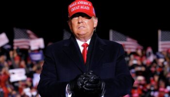 Сторонникам Трампа заявили, что он приостанавливает свою кампанию