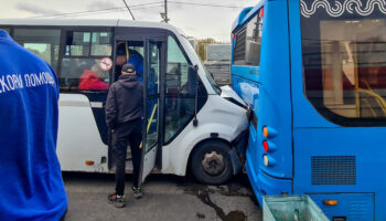 После столкновения маршрутки и автобуса в Москве госпитализированы 9 человек