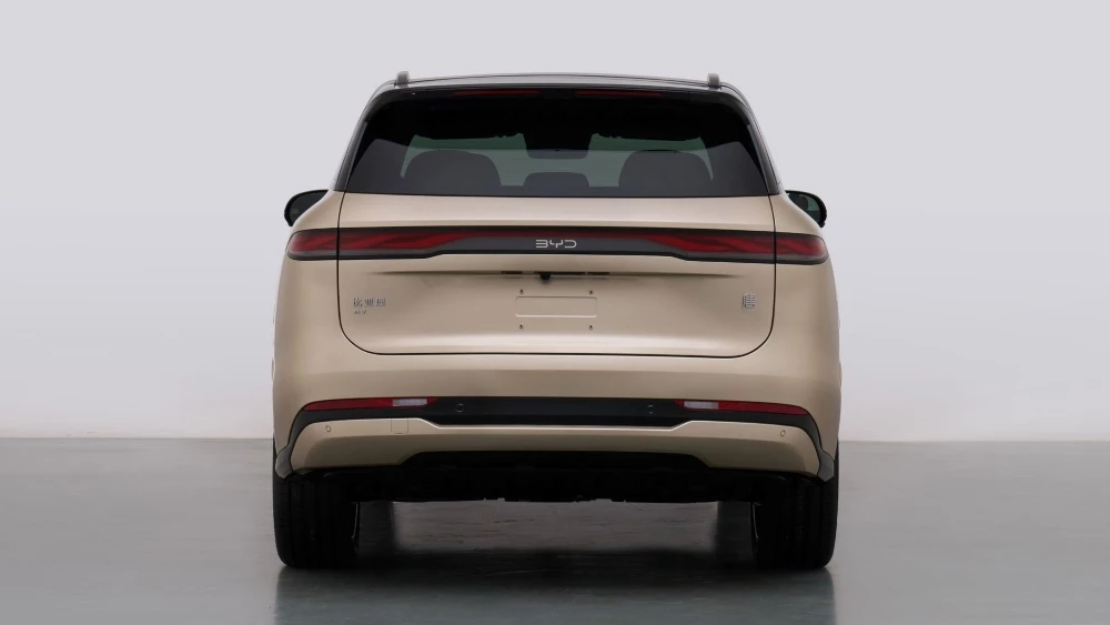  У нового BYD Tang зарегистрировали версию с полным приводом. Чего от нее ожидать